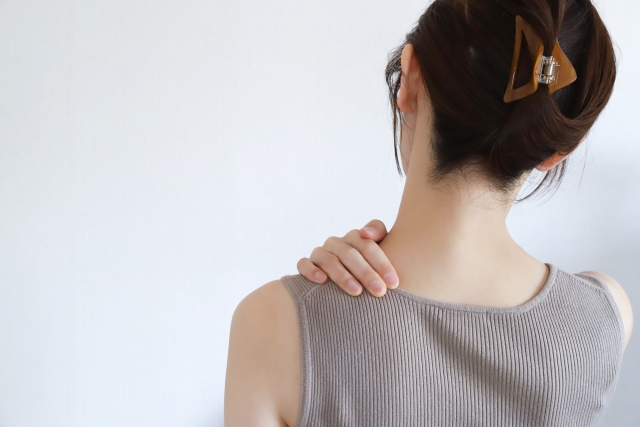 スマホ首改善でイメージアップ！歯並びや噛み合わせが「変わったな」と感じたときは、姿勢を見直そう